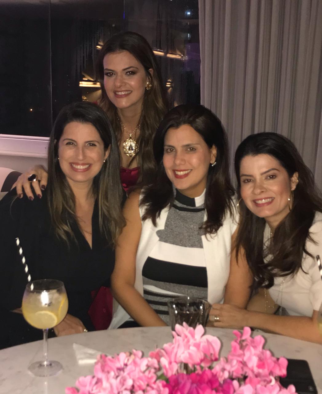 Juliana Penedo Berenguer com Fernanda Brinço, Fernanda Guedes e Ana Claudia de Deus     