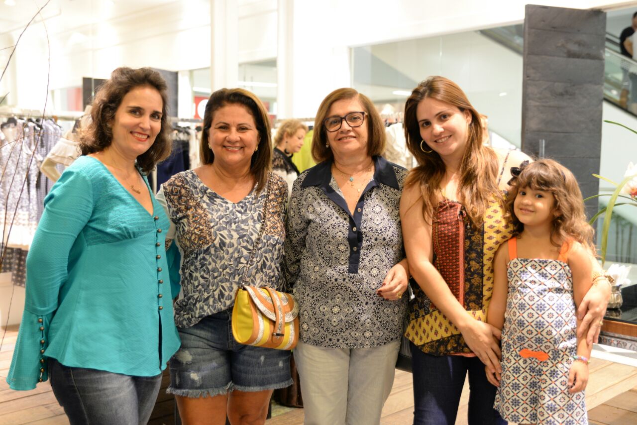 Cintia Goes, Rosângela Gusmão, Meire Brito, Candice e Maria Gusmão