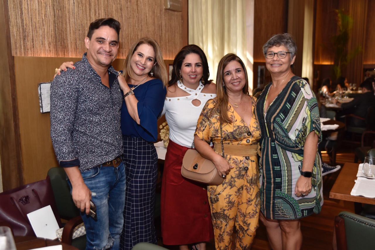 João Freire, Karina Souza, Carine Guimarães, Dinah Lins e Wilna Carneiro           