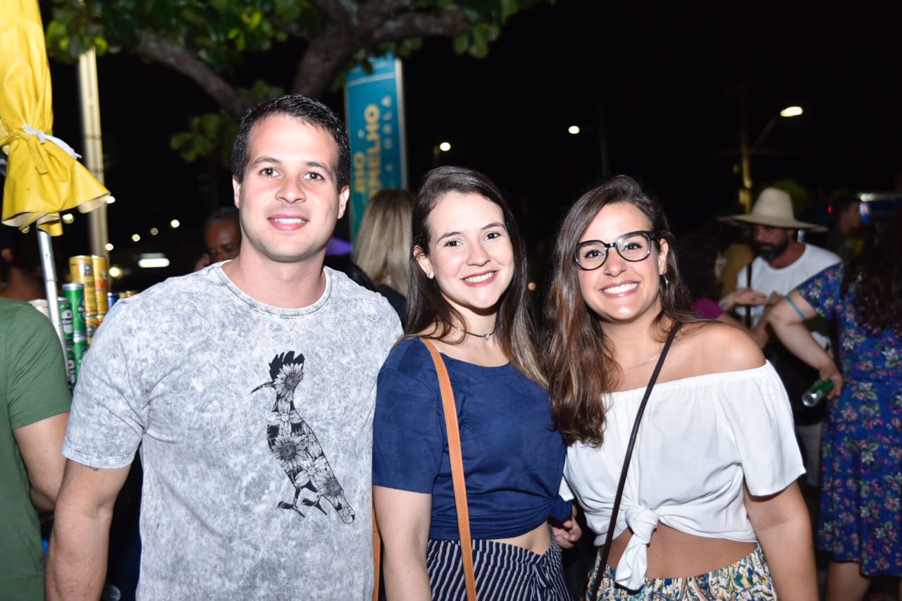  Samuel Coelho, Gabriela Mesquita e Juliana Brito     