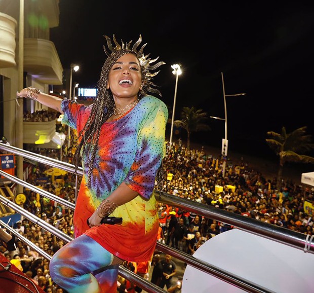  Na área! Anitta já está se apresentando no Carnaval de Salvador 