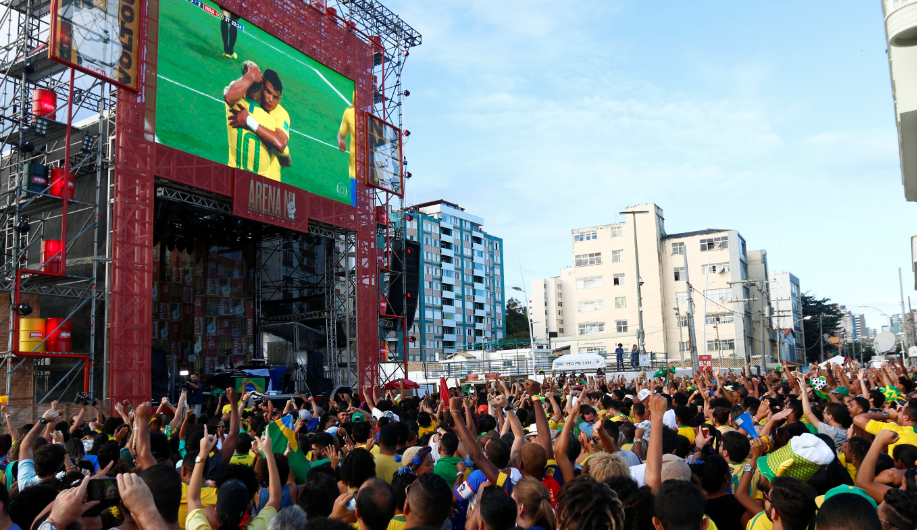 Vitória da seleção brasileira movimentou o Farol da Barra nesta segunda (02)