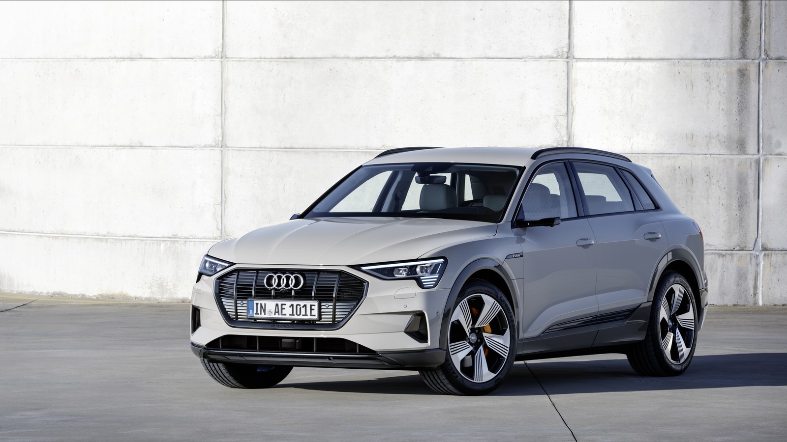 Audi apresenta seu primeiro carro elétrico