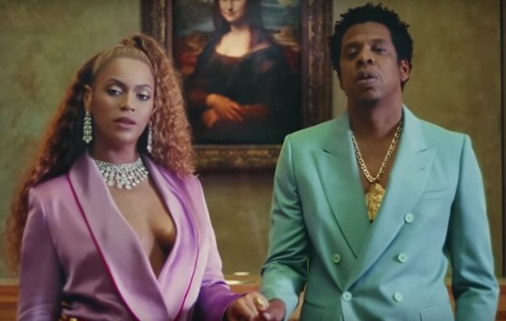 Beyoncé lança álbum surpresa com direito a clipe gravado no Louvre