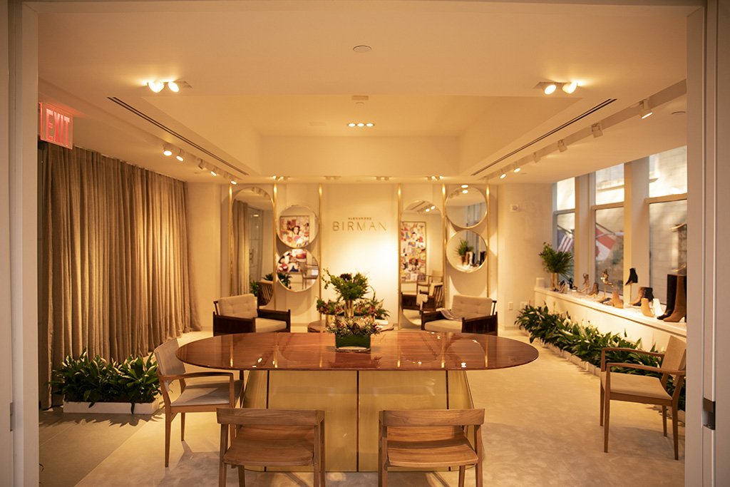 Alexandre Birman inaugura novo showroom em Nova York