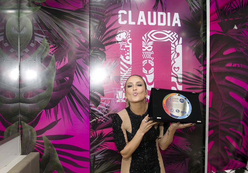 Cláudia Leitte recebe homenagem por promover sustentabilidade no Carnaval 