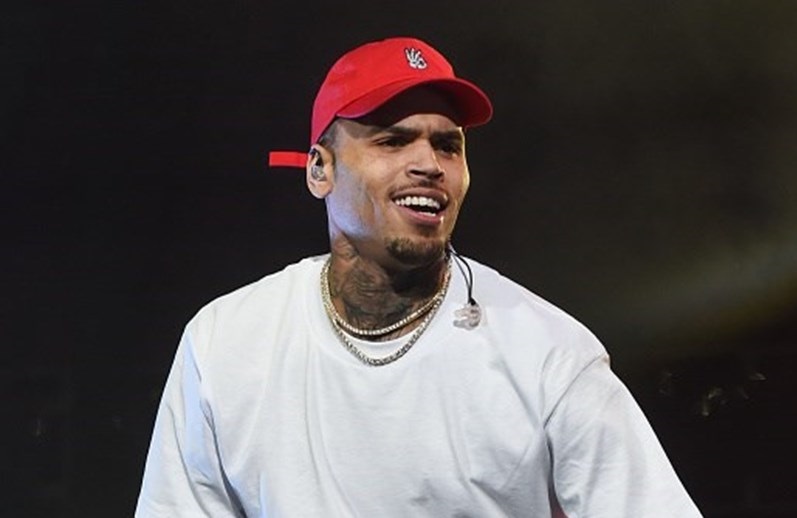 Chris Brown é preso acusado de estupro em Paris