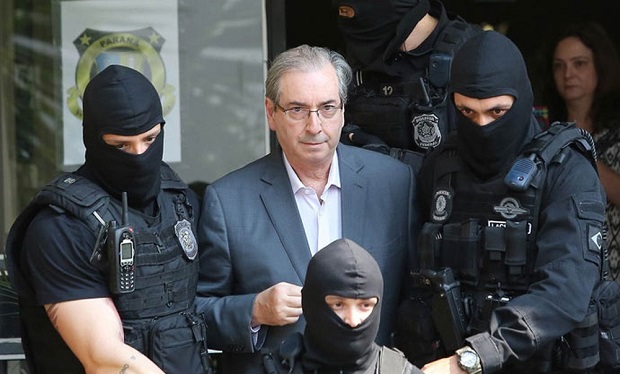 Moro condena Cunha a 15 anos de prisão