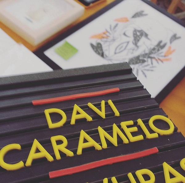 Conheça mais do trabalho nada óbvio de Davi Caramelo