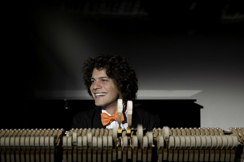 Pianista Fabio Martino se apresenta em projeto musical do Museu Eva Klabin 