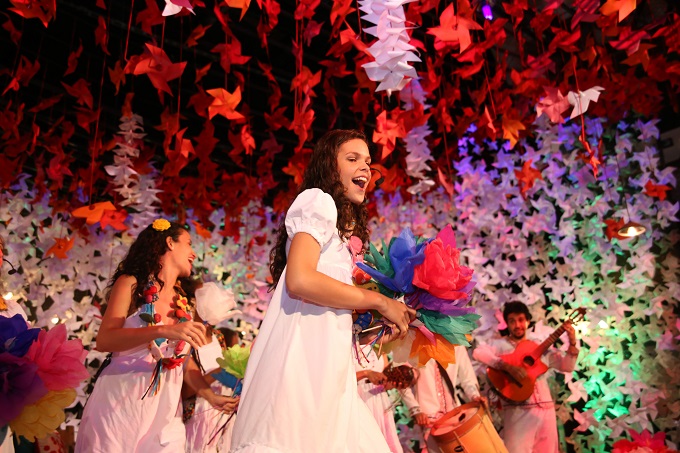 “Festa no Céu” valoriza a Cultura da Infância com arte de narrar histórias, teatro, cantigas, palhaços e jogos populares