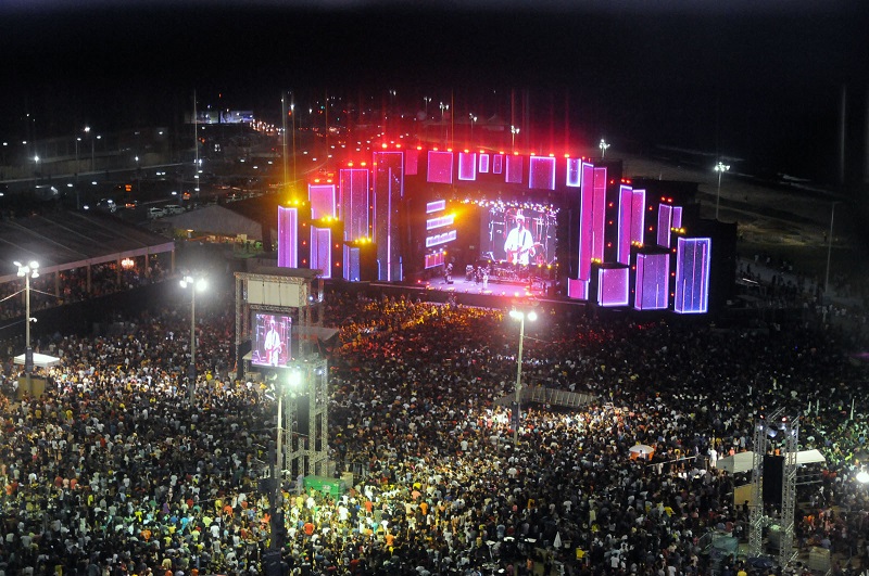 Cerca de 200 mil pessoas curtem primeiro dia do Festival Virada Salvador