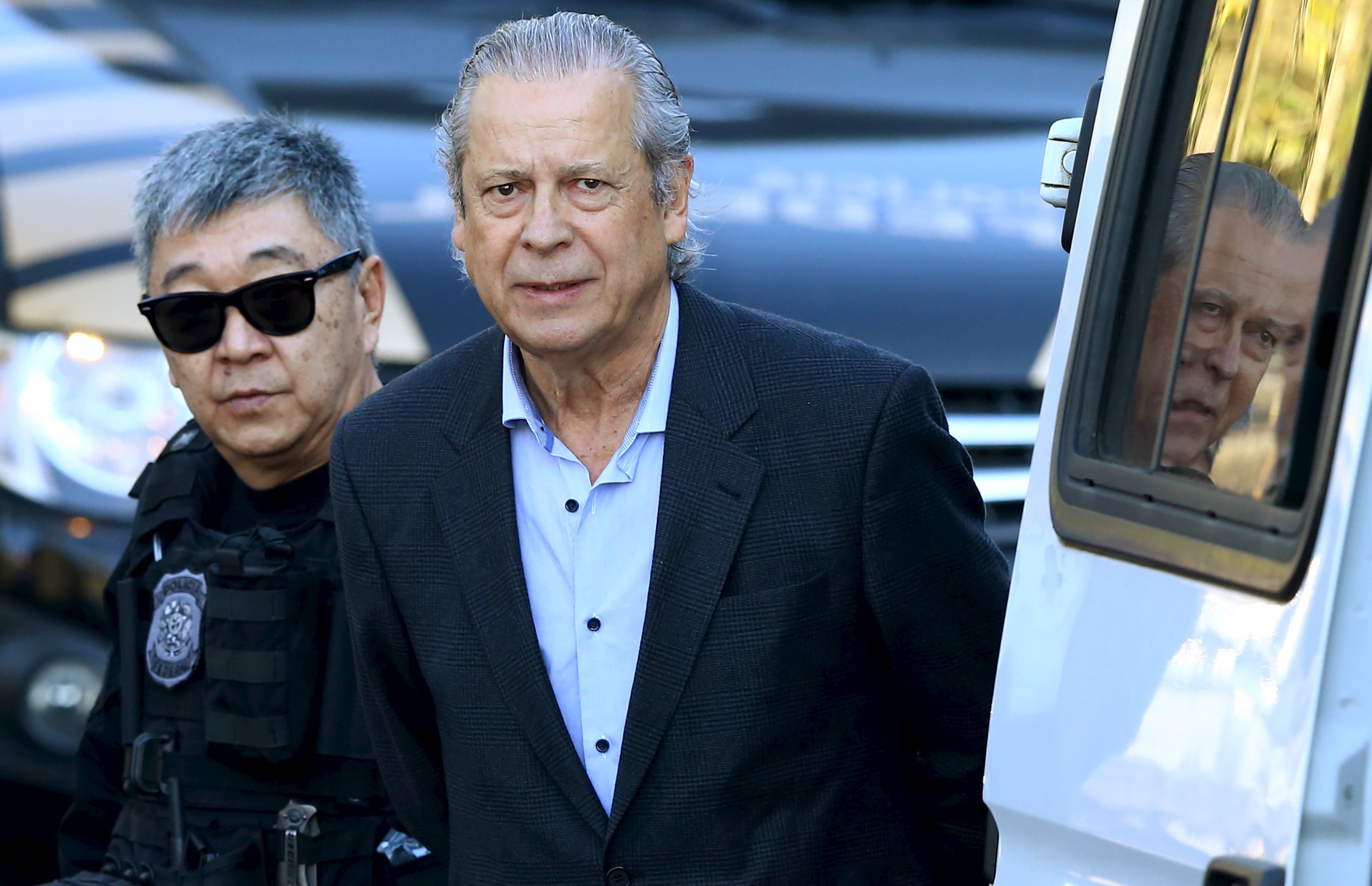 José Dirceu é denunciado por propina de R$ 2,4 milhões