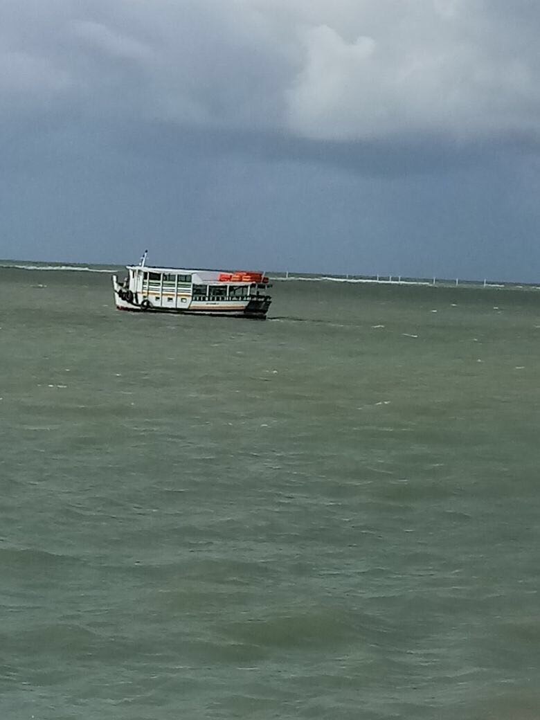 Embarcação naufraga durante travessia Mar Grande - Salvador