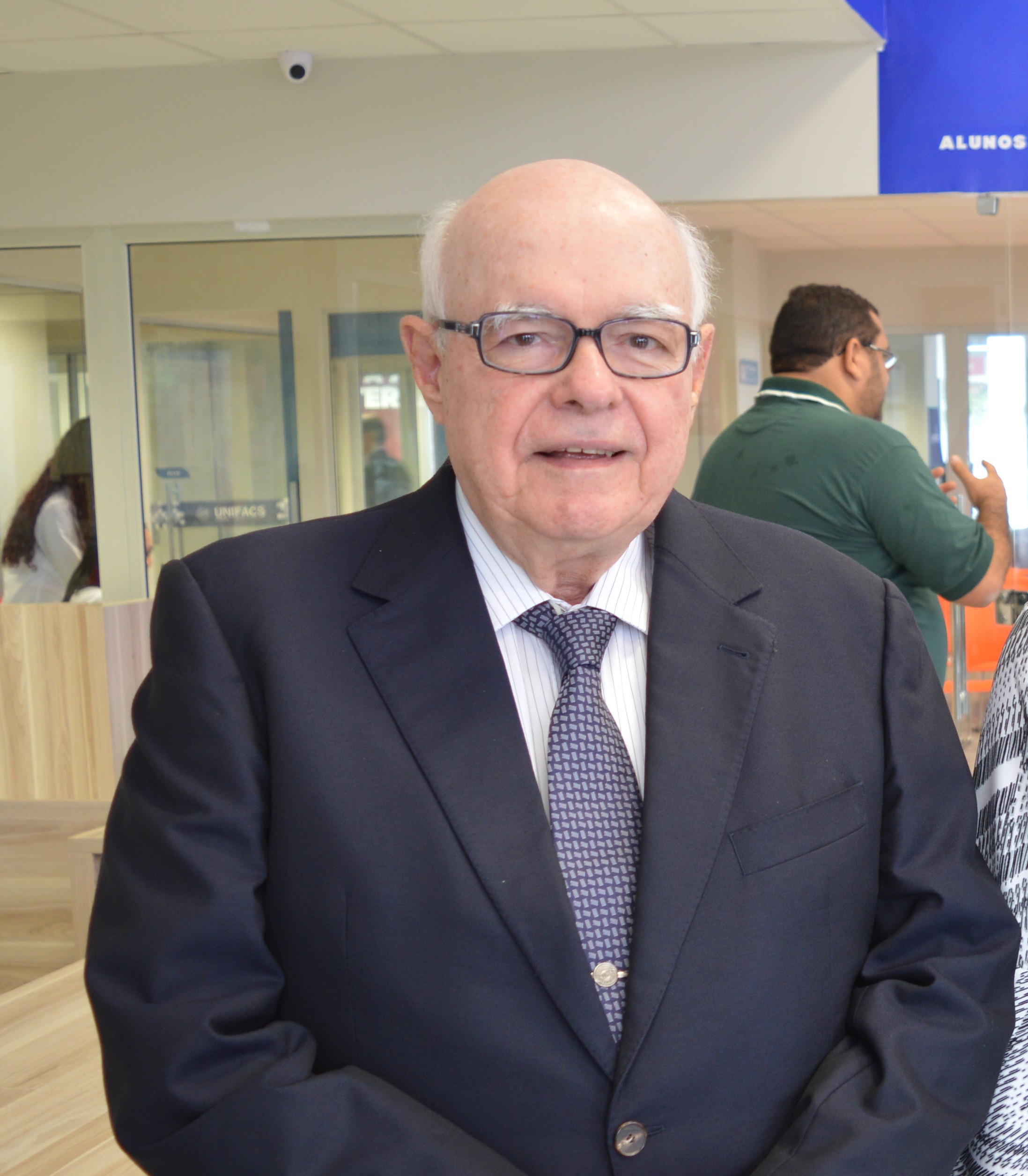 Chanceler de Universidade baiana, Prof. Barros completa oitenta anos hoje