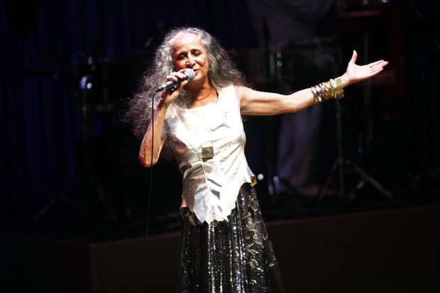 Maria Bethânia canta na reinauguração da Concha Acústica do TCA