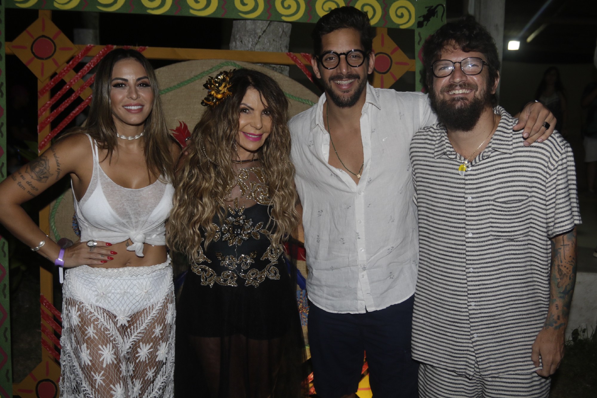 Elba Ramalho recebeu Alinne, Saulo e Felipe Pezzoni no Cafe de la Musique Trancoso