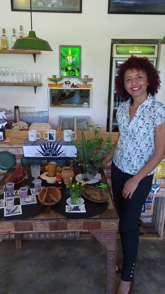 Bartender, Maria Bento, comemora o sucesso do Ilha Drinks, em Fernando de Noronha