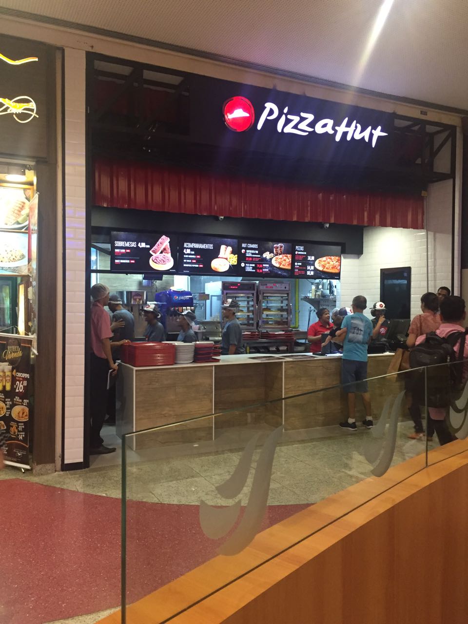 Pizza Hut inaugura nova loja em Salvador