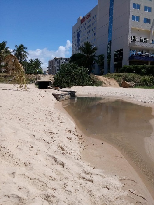 Prefeitura vai notificar Embasa por poluição em praia do Rio Vermelho