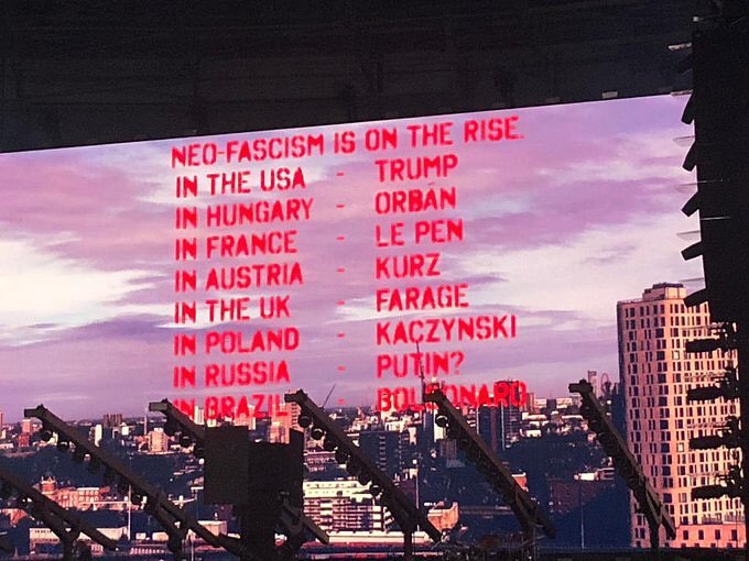 Durante show, Roger Waters inclui o nome de Bolsonaro em uma lista de neofacistas