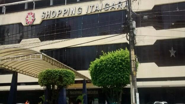 Bandidos invadem shopping e roubam banco no Itaigara