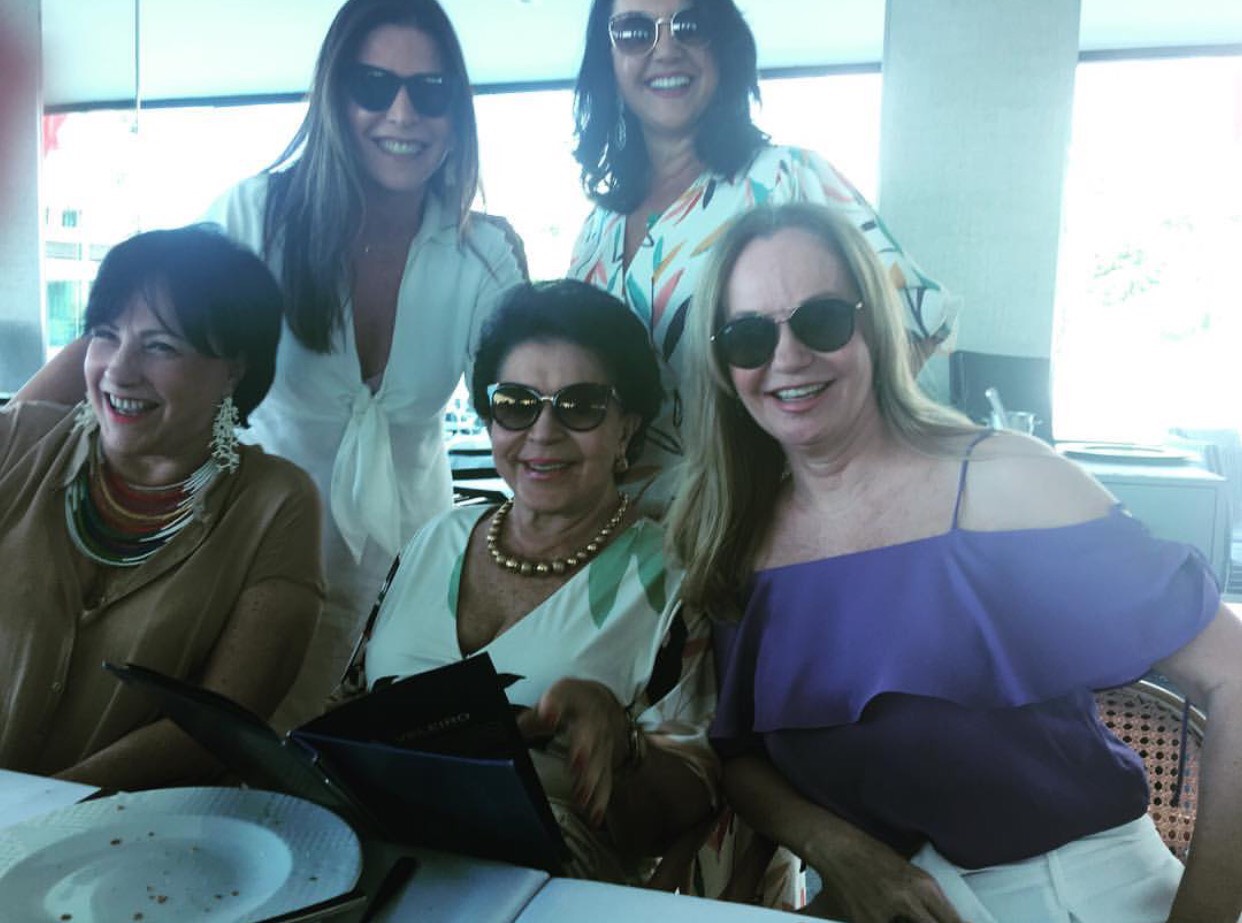 Tania Motta comemorou aniversário durante almoço no Yacht Clube