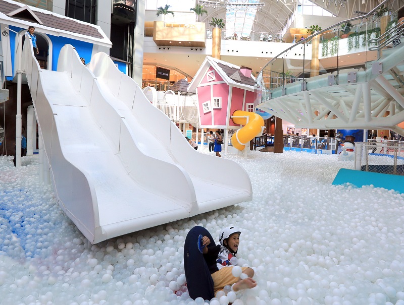 ‘Vale Nevado’ garante diversão da família com circuito de brincadeiras e piscina de bolinhas gigante