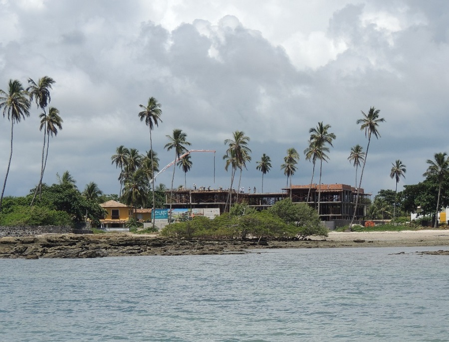 Alô Alô Bahia visita o Villa Azure, que está sendo erguido na Praia da Penha. Pode entrar! 