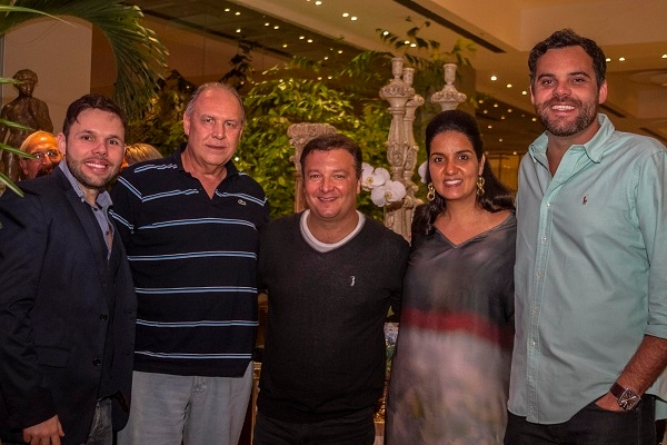 Henrique Quintanilha, Walter Telles, Thiago Mastroianni e Marcus Quintanilha com Adriana Lomanto