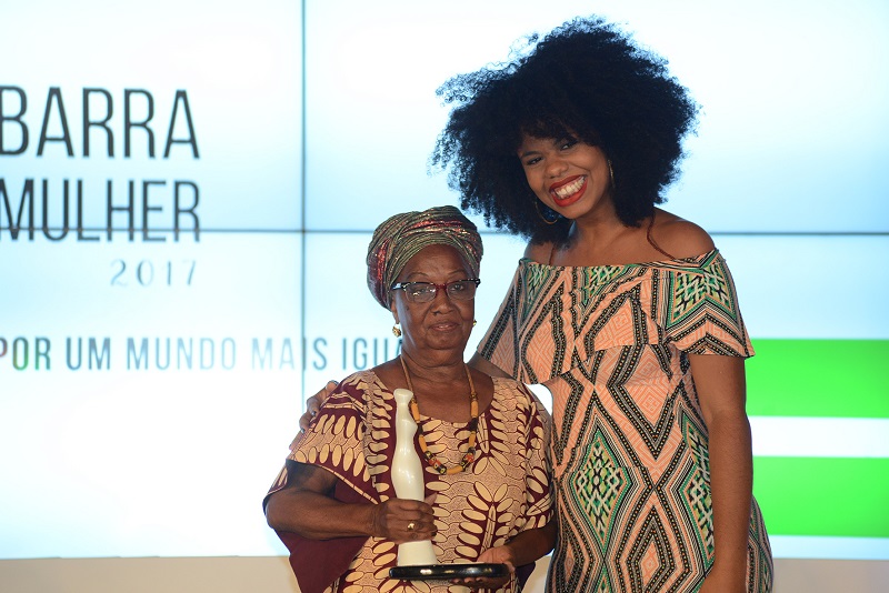   Makota Valdina e sua amiga, a antropóloga Naira Gomes   