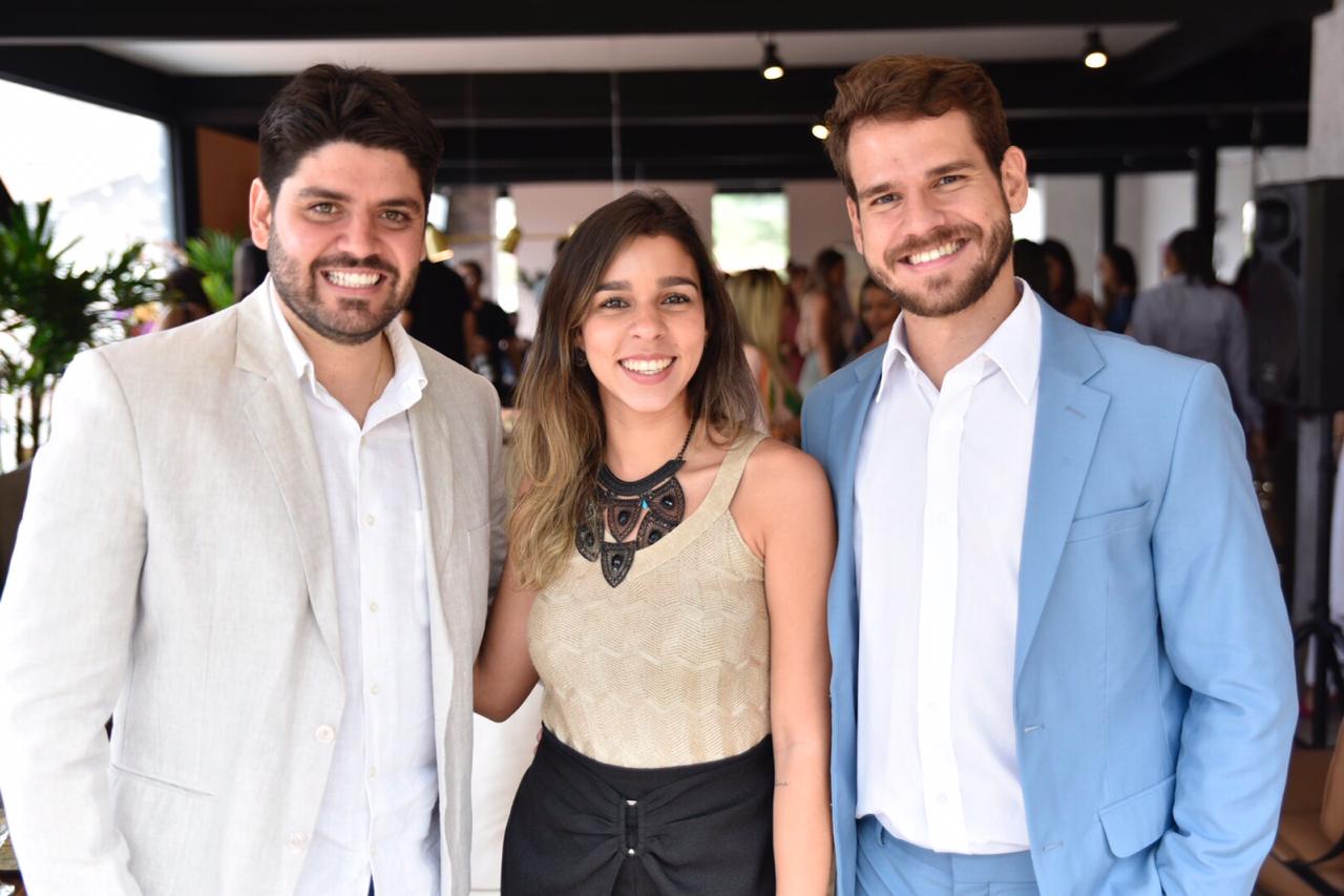 Pedro Pires, Jessica Araujo e Guilherme Miranda        