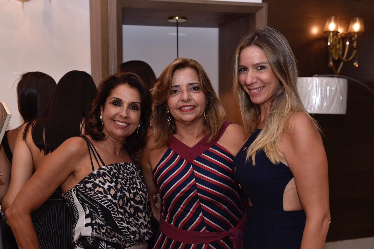 Cristiana Menezes, Marilda Andrade Menezes e Karina Braga        