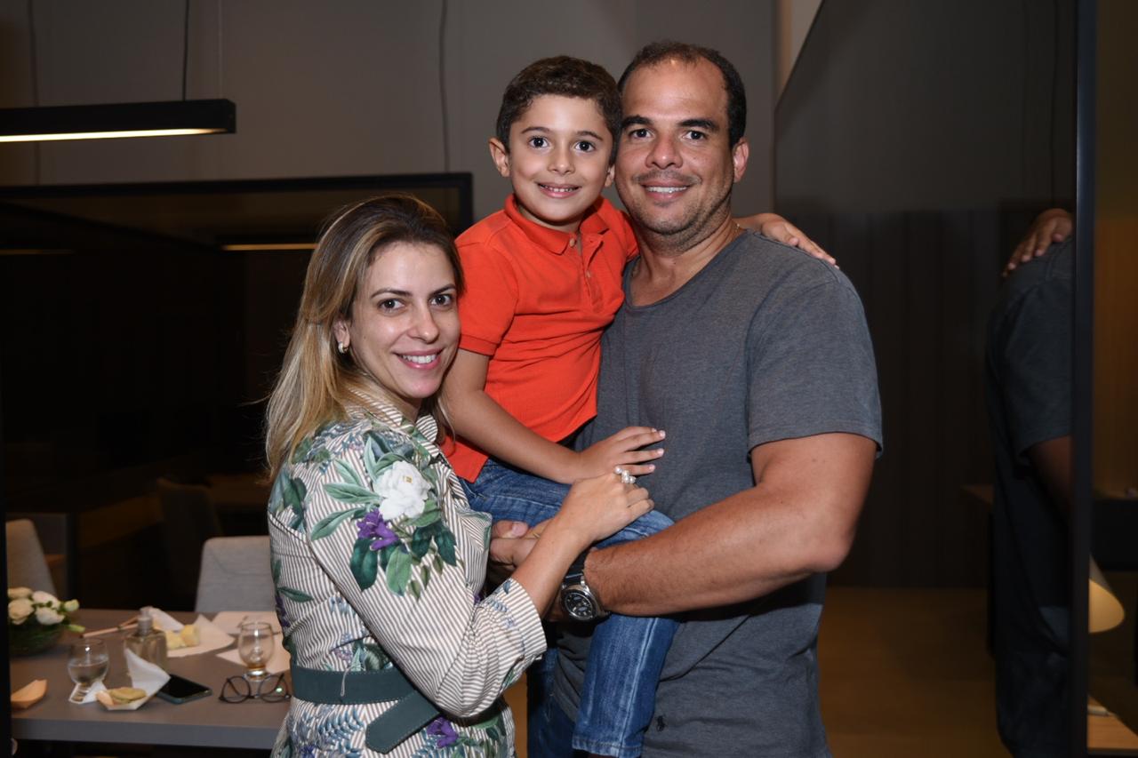 Luciana Paraiso, Bernardo e Bruno Mendes                              