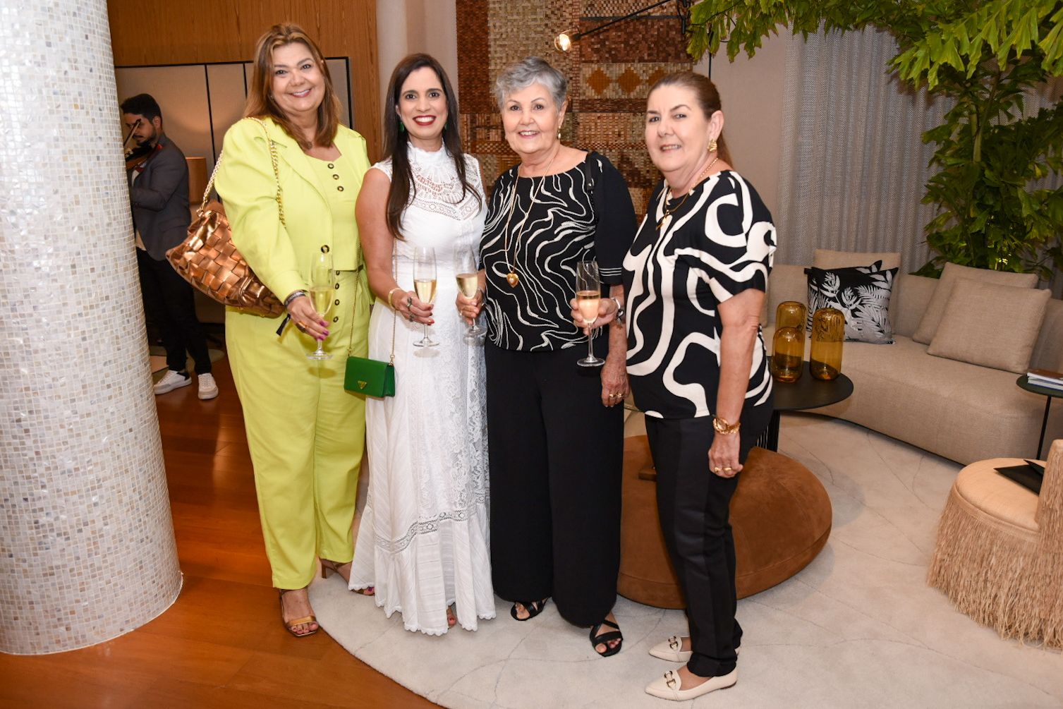 Amalia Fonseca, Juliete Araújo, Fernanda Bahia e Maria Tereza Araújo                    