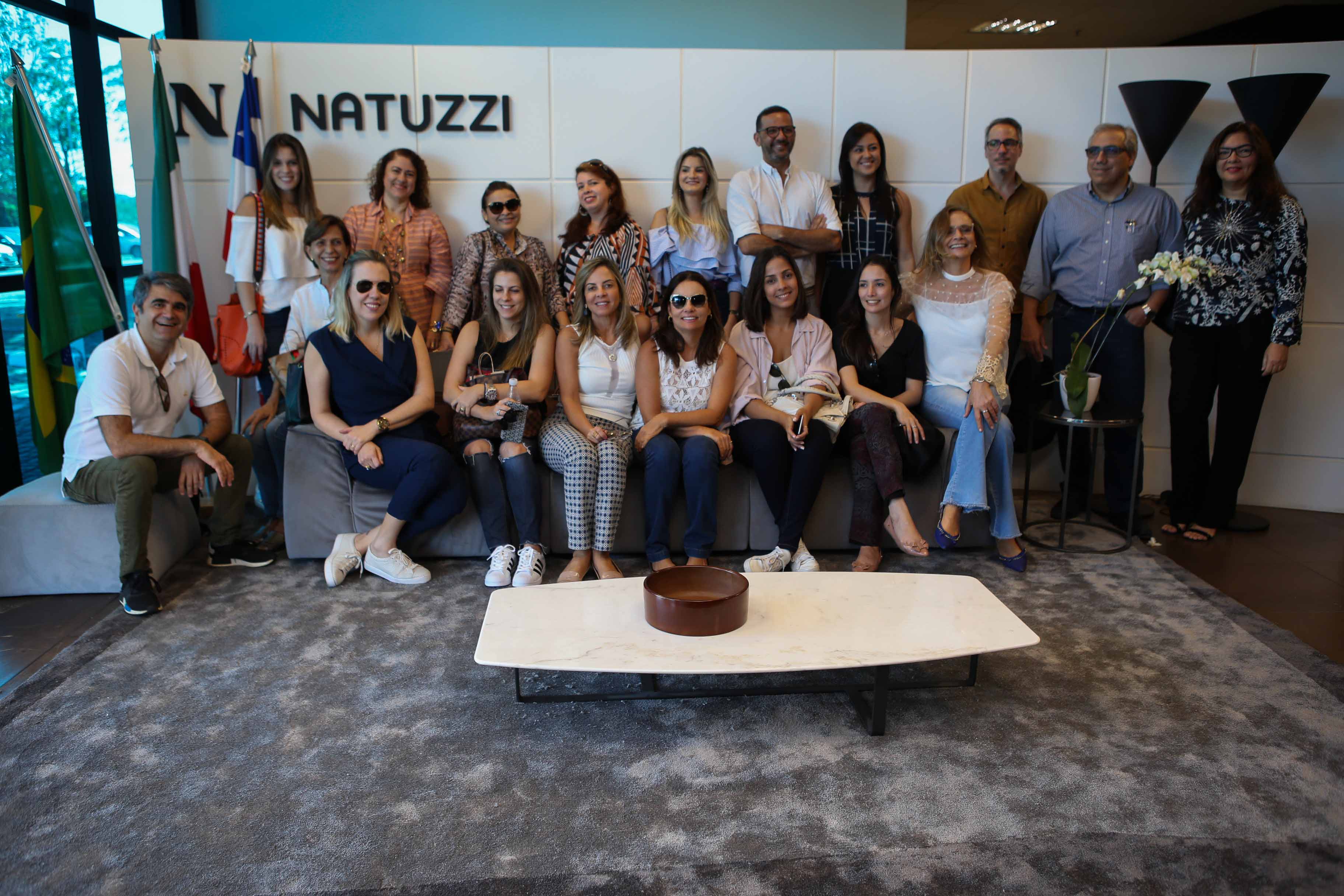  Arquitetos visitando a fábrica da Natuzzi                