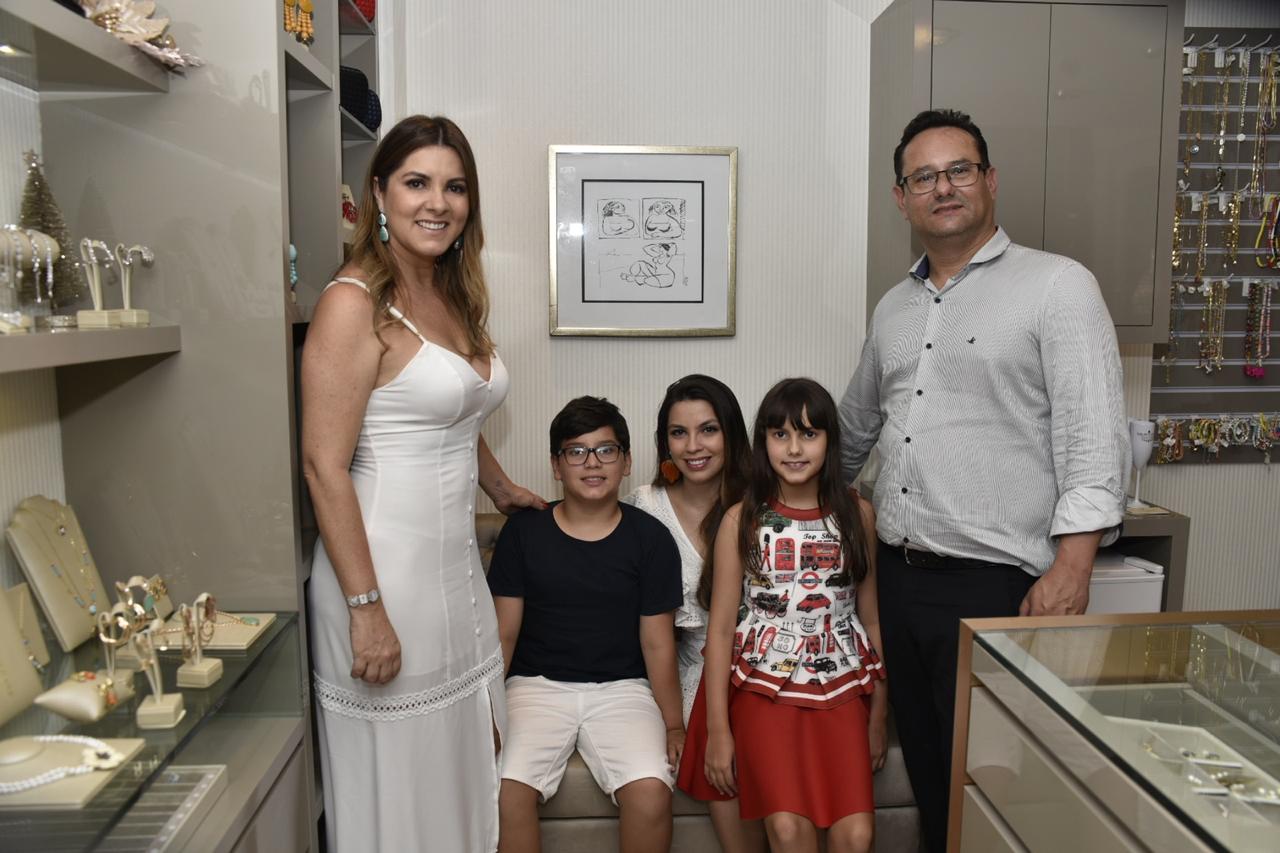 Fabiana Cavalcanti e família            