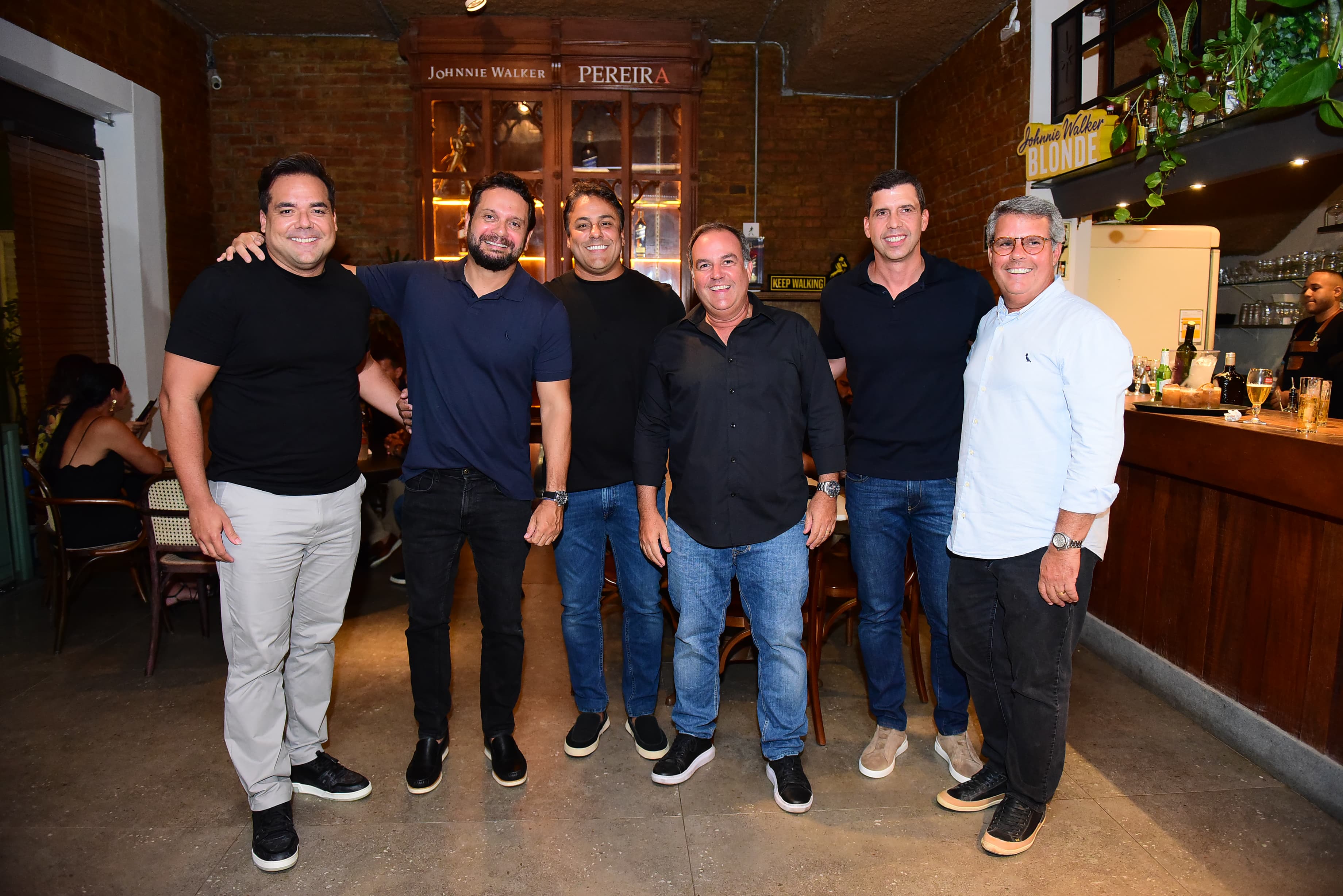 Fred Maron, Rodrigo Gomes, Marcelo Rangel, Cai Almeida, Gustavo Baiardi e Carlos Kleber                                              