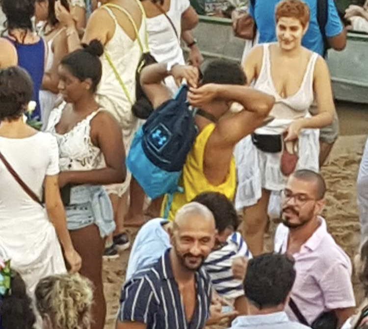   Irandhir Santos prestigia festa de Iemanjá em Salvador