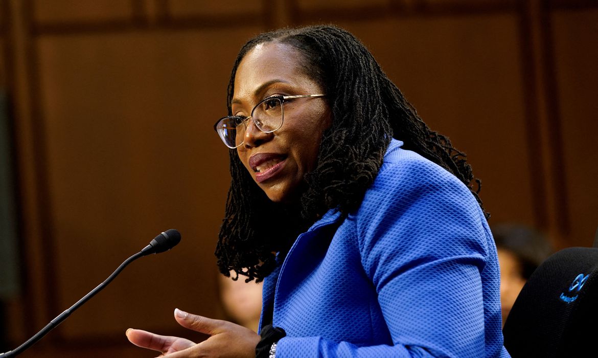 Ketanji Brown Jackson se torna a primeira mulher negra a ocupar uma vaga na Suprema Corte dos EUA