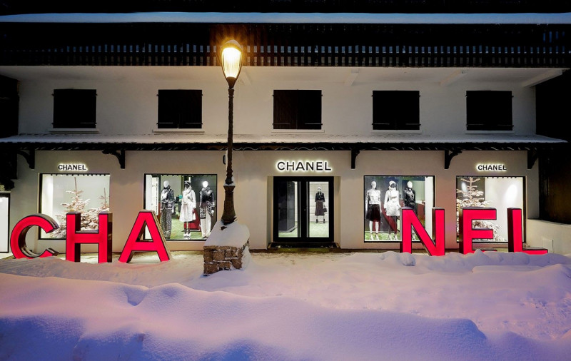 Chanel inaugura pop-up em Courchevel, na França 