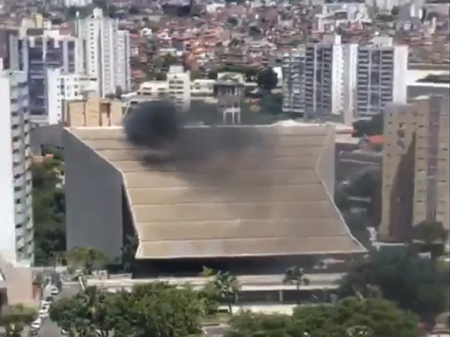 Incêndio atinge Teatro Castro Alves nesta quarta-feira em Salvador 