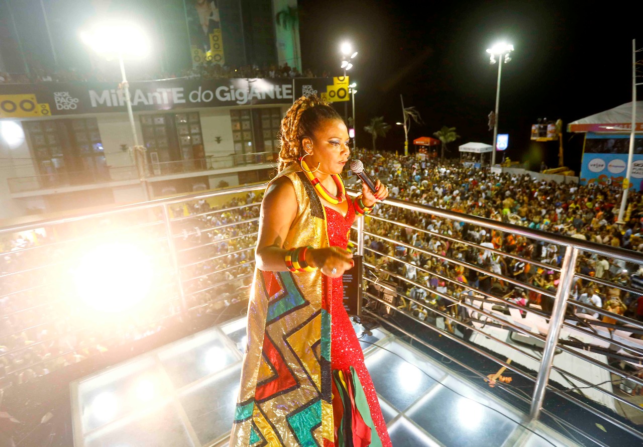 Margareth Menezes faz homenagem aos 40 anos do bloco afro Olodum