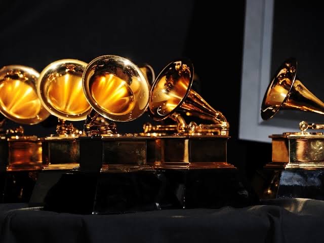 Premiação do Grammy é adiada para março 