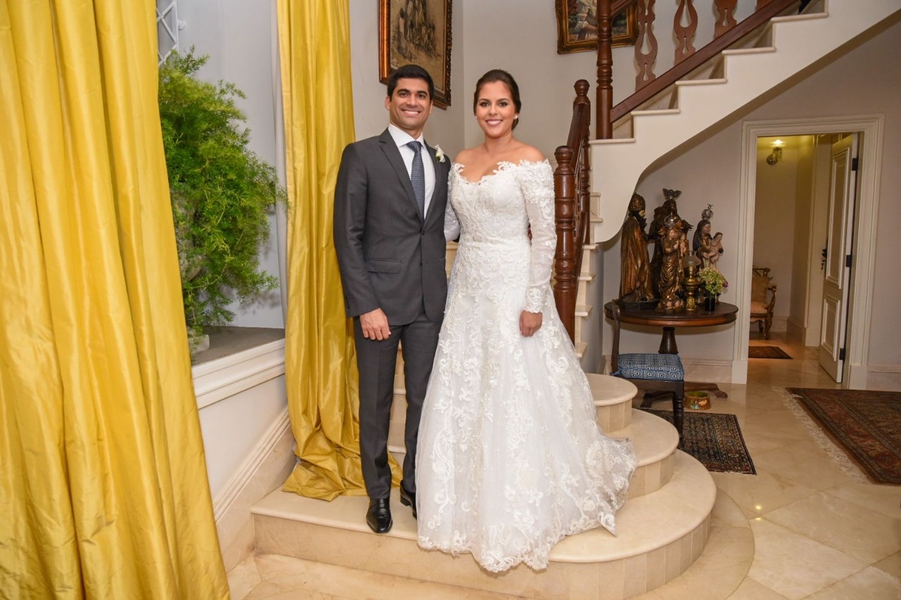 Giro de fotos: Letícia Mathias e Luiz Felipe Souza se casam durante elegante festa em Salvador 