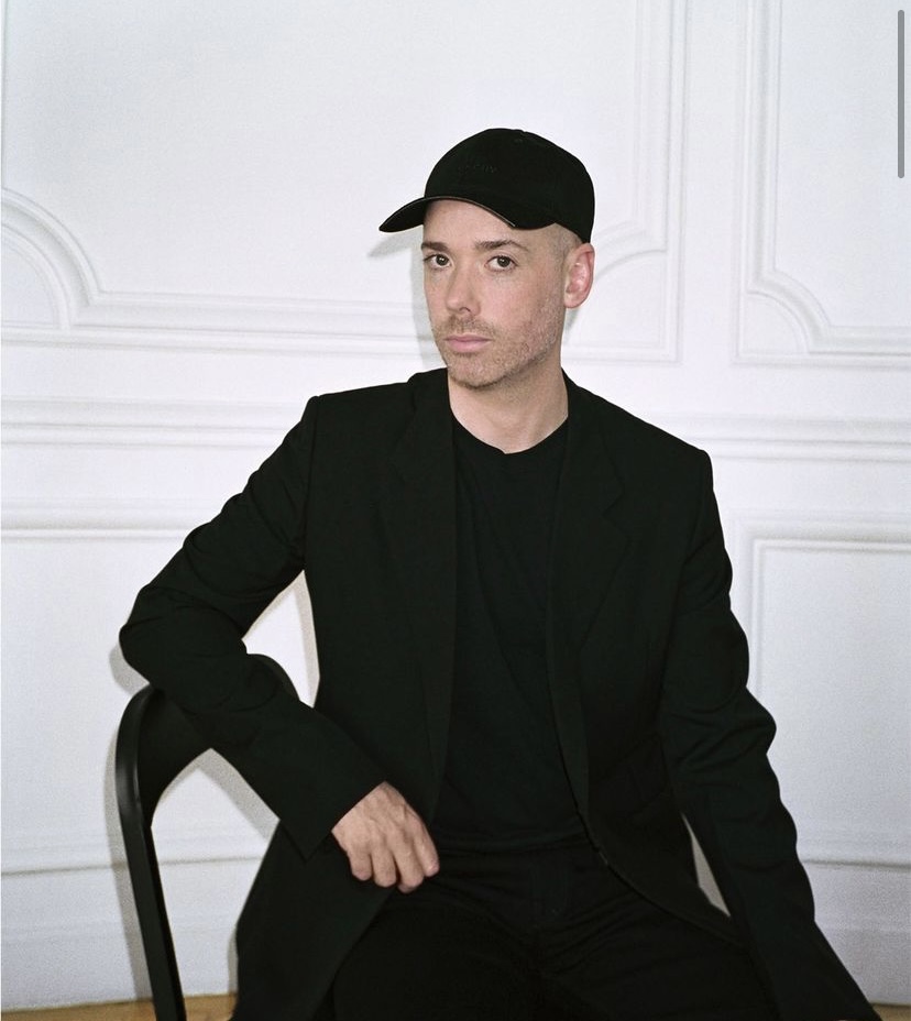 Thom Walker é o novo diretor criativo de maquiagem da Givenchy