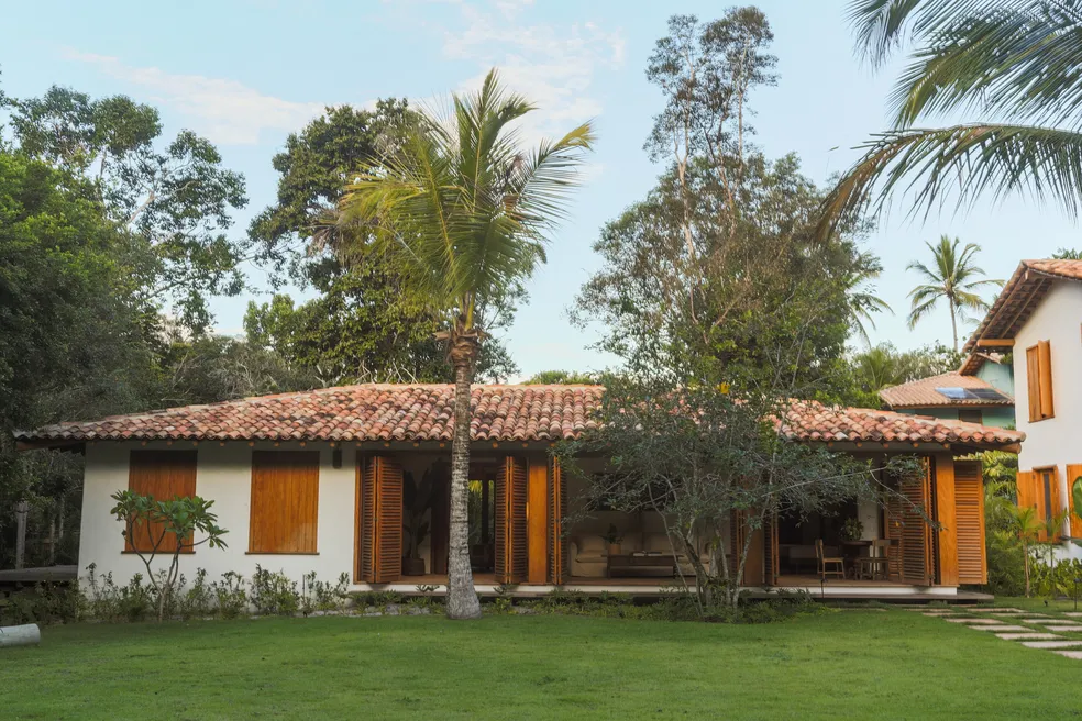 Inspirada em romance de Jorge Amado, casa de veraneio na Bahia é destaque na Casa Vogue