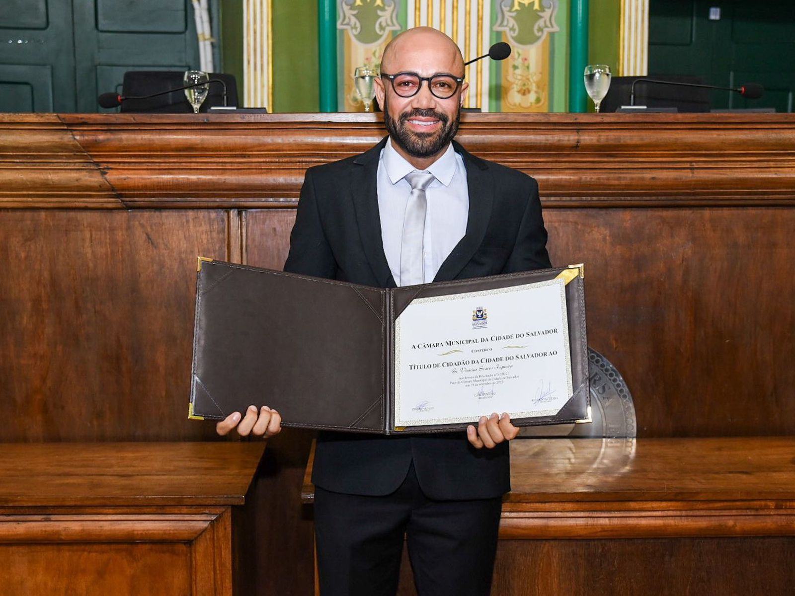Giro de fotos: Chef Vini Figueira recebe título de cidadão soteropolitano: 'Era um sonho'