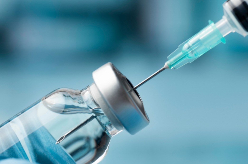Pesquisa da UFBA sobre eficácia de vacinas no controle da pandemia conquista prêmio