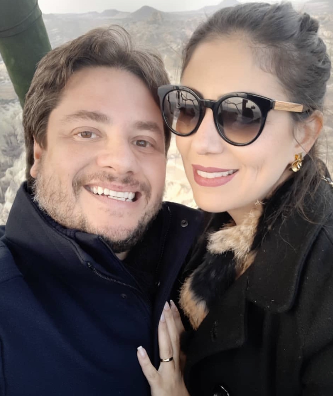 Ricardo Cal e Juliana Tavares oficializam noivado na Capadócia